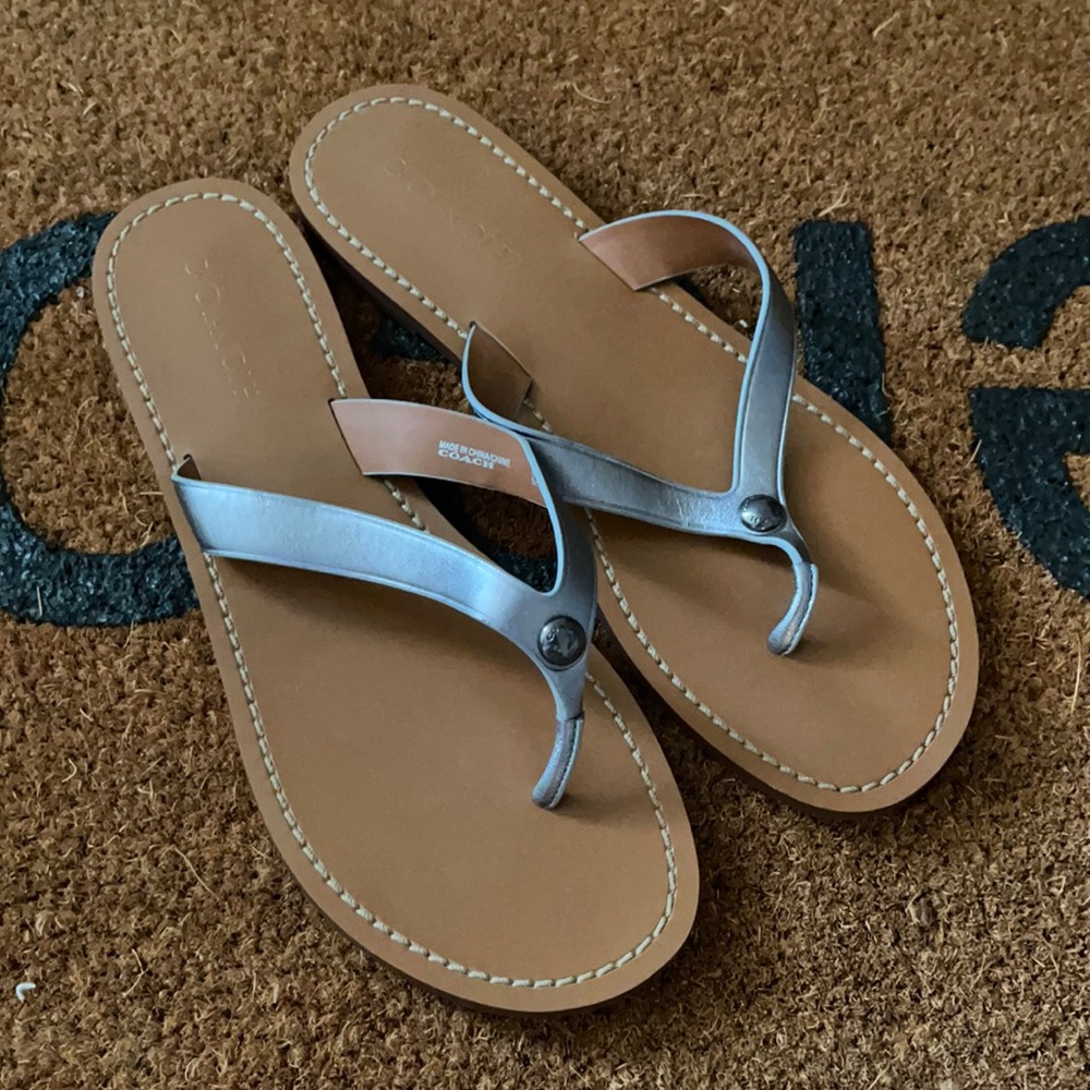 Coach leather flip flops sandals US8.5 like new